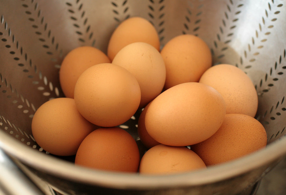 La forma más fácil de pelar los huevos duros